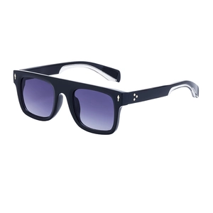 Occhiali da sole squadrati flat top da uomo con montatura nera e lenti sfumate viola