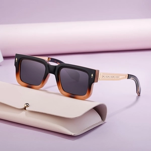 Retro-Sonnenbrille mit quadratischem Rahmen, Bernstein-Farbverlauf und Goldbügeln