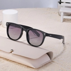 Lunettes de soleil carrées polarisées rétro avec verres dégradés violets et étui