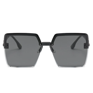 Lunettes de soleil oversize carrées avec verres dégradés et charnières hexagonales chic