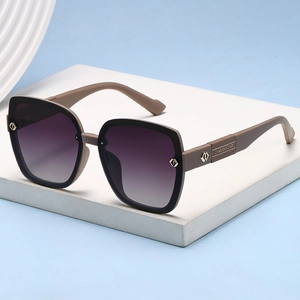 Polarized oversized sunglasses with gradient lenses and stylish diamond metal accents