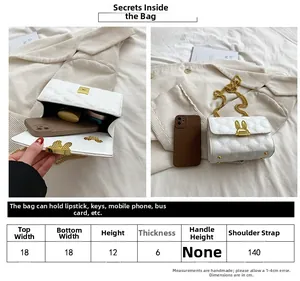 Detailed size chart and capacity display for white quilted crossbody bag with chain strap
