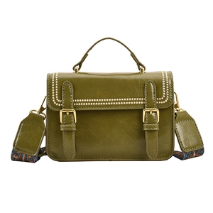 Sac bandoulière rétro vert olive avec rivets et bandoulière en tissu bohème chic