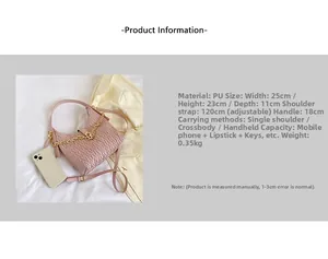 Dettaglio borsa hobo rosa increspata con catena dorata e dimensioni del prodotto