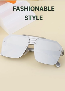Dettaglio di occhiali da sole oversize a mezza montatura argento con design geometrico
