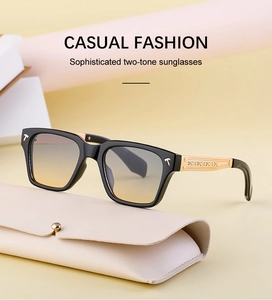 Détails de lunettes de soleil carrées avec branches en métal et étui en cuir de qualité