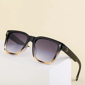 Lunettes de soleil carrées rétro avec monture dégradée et rivets dorés en étoile
