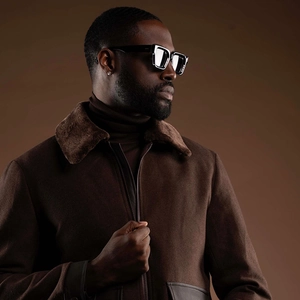 Fashionable men's square frame sunglasses with black frames for a stylish and trendy look