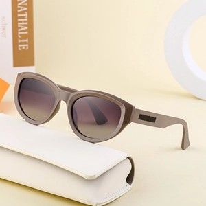 Polarized cat eye sunglasses for women with brown frame and chic cream leather storage case