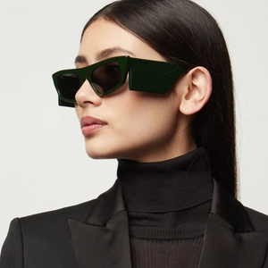 Modische dunkelgrüne Cat-Eye-Sonnenbrille mit dickem geometrischem Rahmen für Damen