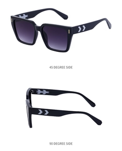 Detail der quadratischen Sonnenbrille mit Verlaufsgläsern und Pfeil-Design am Bügel