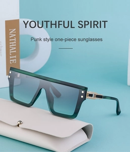Détail de lunettes punk vert foncé avec décors en métal doré et rivets décoratifs