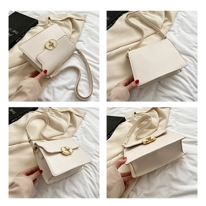 Détails d'un sac bandoulière crème avec boucle dorée sous quatre angles différents