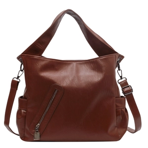 Sac fourre-tout pour femme en similicuir marron foncé avec large bandoulière et poches
