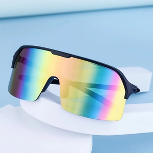 Lunettes de soleil de sport Y2K monture noire mate avec verres miroirs arc-en-ciel