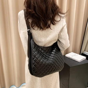 Black quilted crossbody bag with stylish rhombus pattern for daily office and casual wear