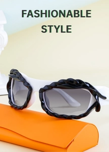 Détail de lunettes Y2K avec monture ondulée et un étui en cuir texturé orange vif