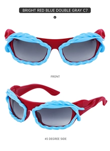 Vues de face et de profil à 45 degrés de lunettes de soleil sport Y2K rouges et bleues