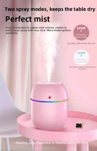 Rosa Mini-USB-Luftbefeuchter mit zwei Sprühmodi und farbigem LED-Stimmungslicht im Detail