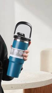 Detail showing the 3-way lid functions with handle on a 30oz stainless steel tumbler