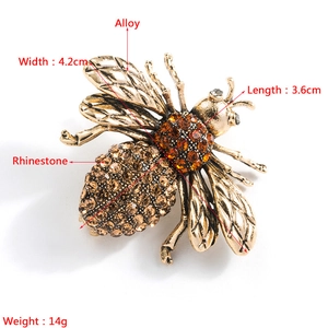 Detail view of vintage bee brooch showing dimensions 4.2cm width with rhinestone inlay