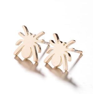 Minimalistische goldene Ohrstecker in Spinnenform im trendigen Hip-Hop-Stil
