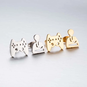 Boucles d'oreilles manette de jeu asymétriques en or et argent pour les fans de jeux