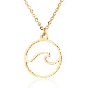Collana minimalista dorata con ciondolo a onda oceanica circolare e catena sottile lucida
