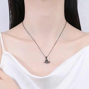 Collier vintage tête de mort et rose noire pour femme au style gothique hip hop