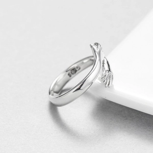 Minimalist S925 sterling silver hug ring with a polished open adjustable design