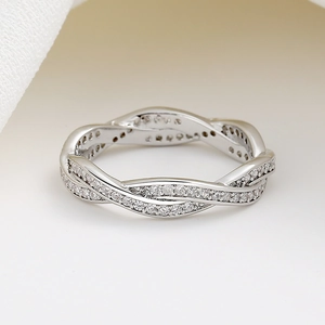 Bague double rangée entrelacée élégante sertie de zircons brillants au design vintage