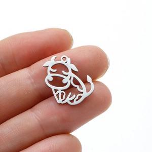 Cinq pièces de pendentifs buffle évidés en acier inoxydable pour accessoires de bijoux DIY
