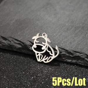Vue détaillée de 5 breloques de vache creuses en acier inoxydable pour bijoux DIY