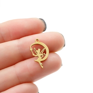 Pendentif fée doré en acier inoxydable avec cadre en croissant de lune à la main