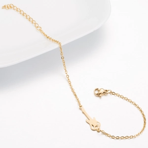 Bracciale minimalista in acciaio inossidabile dorato con ciondolo a violino su ceramica