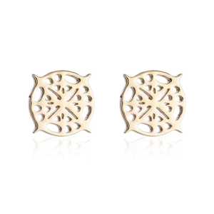 Boucles d'oreilles rondes dorées ajourées avec motif de vague sur fond blanc