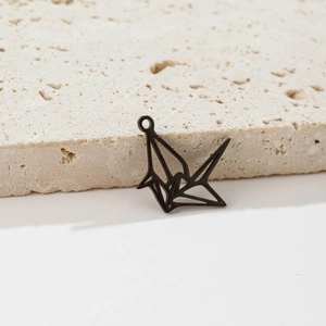 Pendentif grue origami noir minimaliste en acier inoxydable au design géométrique
