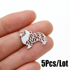 Détail de 5 pendentifs silhouette de chien en acier inoxydable pour création de bijoux