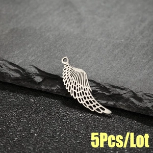 Lot de 5 pendentifs ailes d'ange gothiques vintage en acier inoxydable sur fond pierre