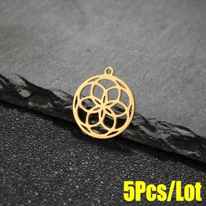 5 pendentifs mandala fleur en acier inoxydable doré avec design géométrique ajouré