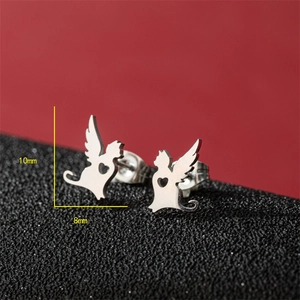 Boucles d'oreilles chat mignon en acier inoxydable avec ailes et motif cœur ajouré