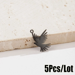 Set di 5 ciondoli a forma di aquila in acciaio inossidabile placcato oro 18k nero opaco