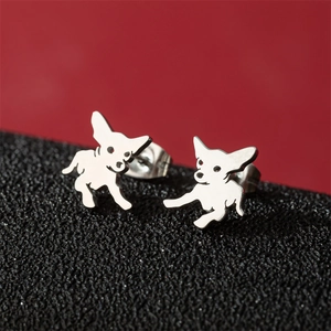 Boucles d'oreilles minimalistes en acier inoxydable en forme de Chihuahua argenté