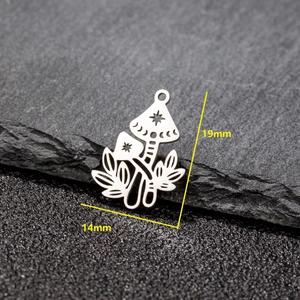 Detailansicht des Edelstahl-Pilzanhängers mit Maßen von 19 mm x 14 mm für DIY-Schmuck