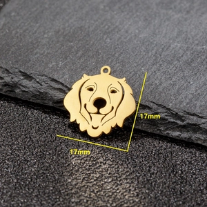 Pendentif tête de chien en acier inoxydable doré 17mm avec design évidé poli