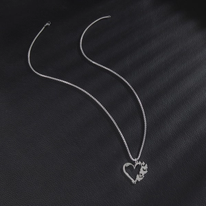 Punk roestvrijstalen ketting met een hol hart en vlinder hanger voor dames