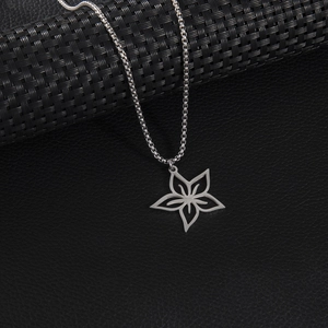 Collier avec pendentif fleur évidée en acier inoxydable et chaîne serpent fine