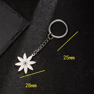 Silver stainless steel star leaf pendant keychain with dimensions of 25mm and 28mm