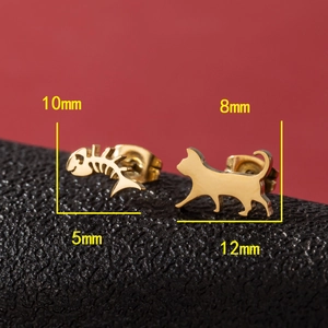 Asymmetric gold cat and fishbone stud earrings with 10mm and 12mm dimensions
