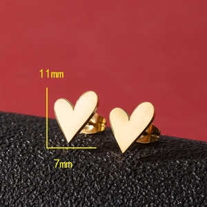 Boucles d'oreilles cœur en or minimalistes, taille 11x7mm sur support en cuir noir